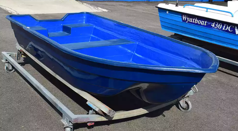 Стеклопластиковая лодка Neman-340 (тримаран) в Архангельске