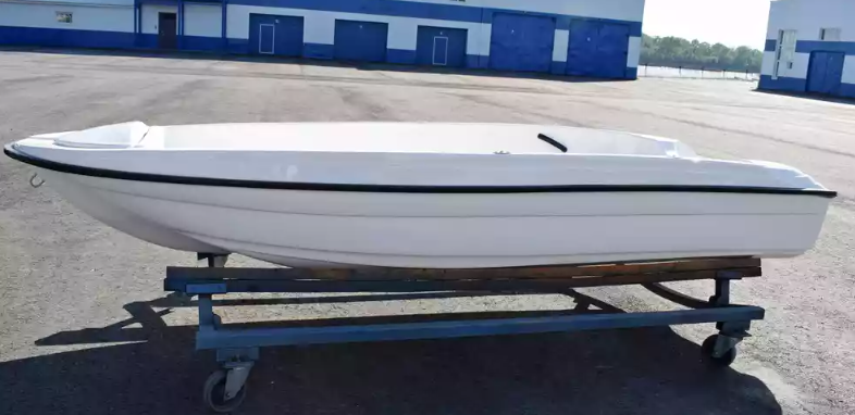 Стеклопластиковая лодка Пингвин (тримаран) в Архангельске