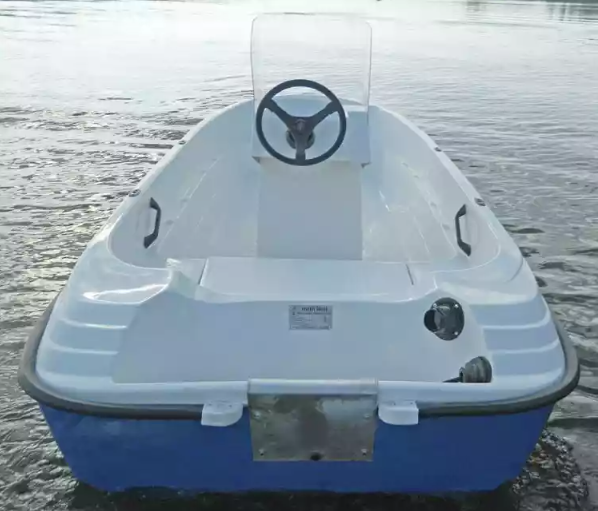 Стеклопластиковая лодка Пингвин с консолью (тримаран) в Архангельске
