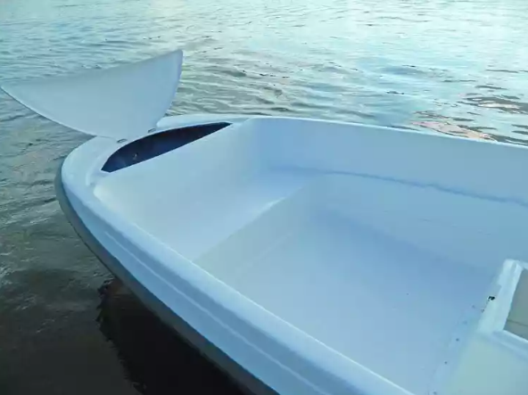 Стеклопластиковая лодка Пингвин с консолью (тримаран) в Архангельске