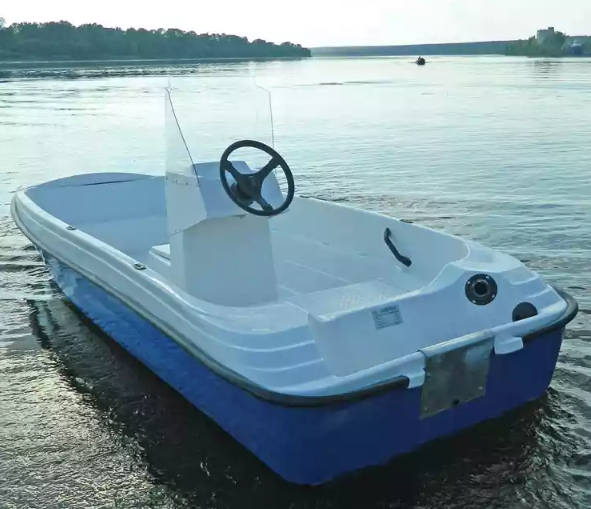 Стеклопластиковая лодка Пингвин с консолью (тримаран) в Архангельске