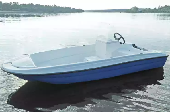 Стеклопластиковая лодка Пингвин с консолью (тримаран) в Архангельске