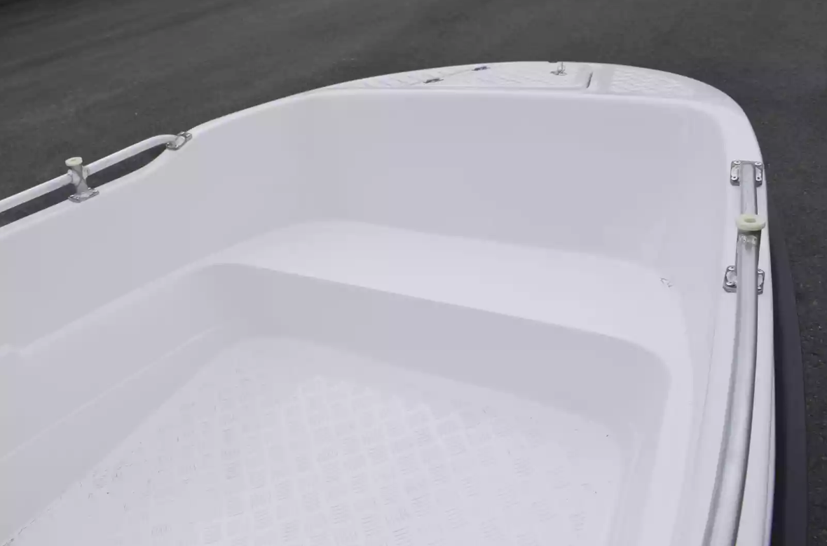 Стеклопластиковая лодка Пингвин New (тримаран) в Архангельске