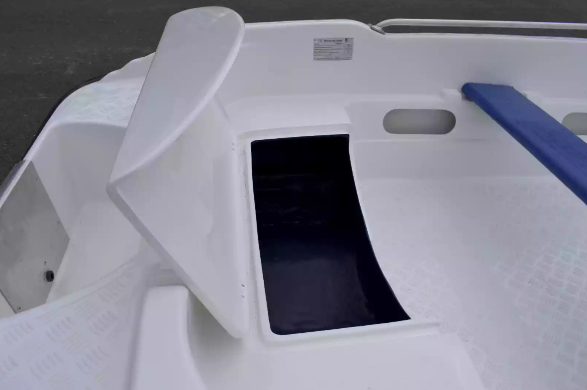 Стеклопластиковая лодка Пингвин New (тримаран) в Архангельске