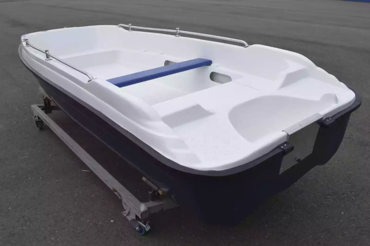 Стеклопластиковая лодка Пингвин New (тримаран) в Архангельске