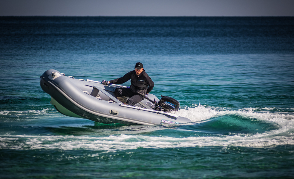 Лодка GLADIATOR RIB380AL в Архангельске