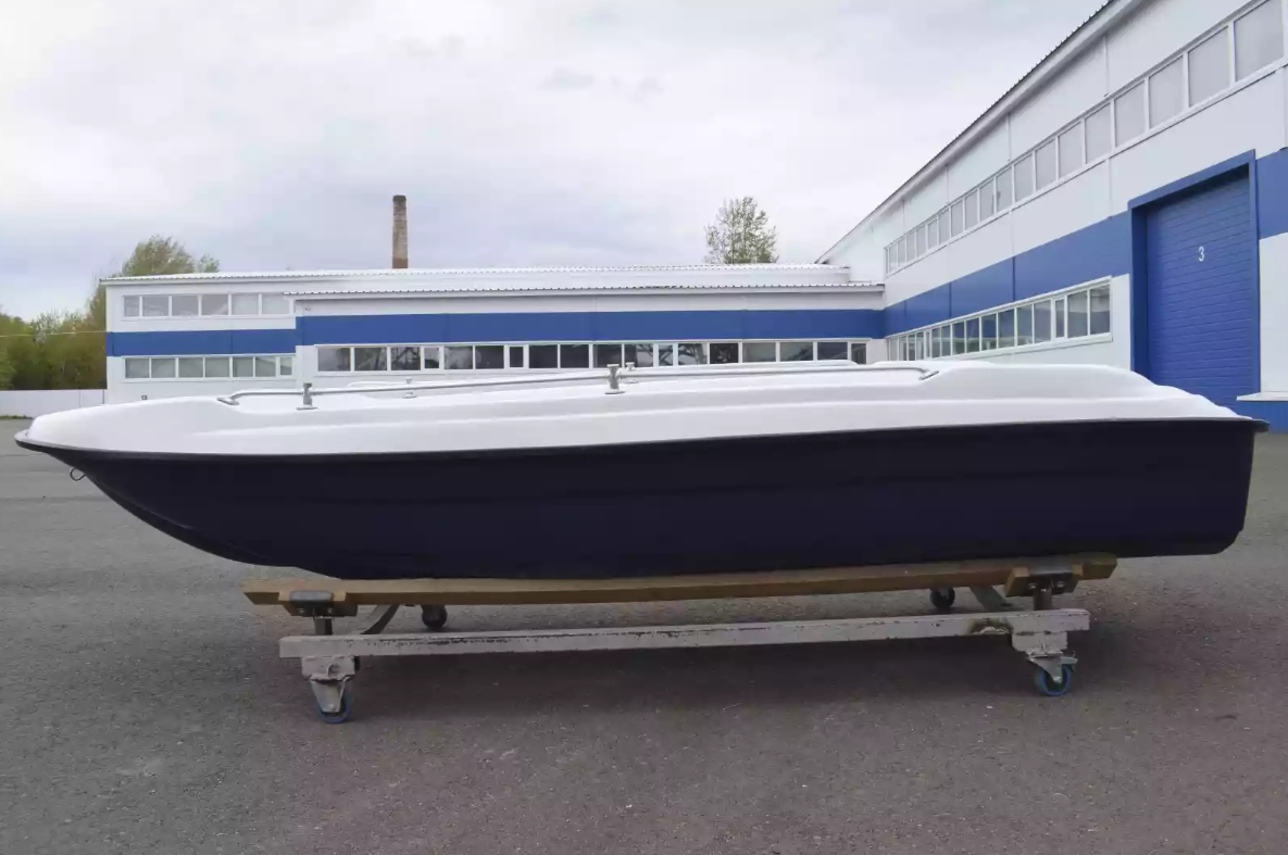 Стеклопластиковая лодка Пингвин New (тримаран) в Архангельске