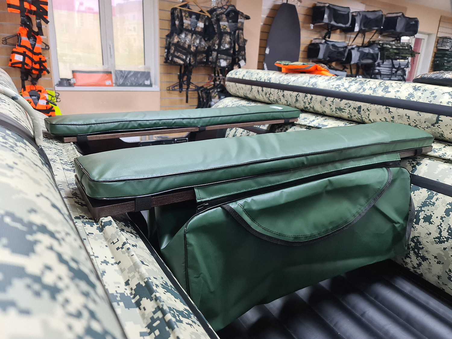 КОМПЛЕКТ МЯГКИХ НАКЛАДОК С СУМКОЙ ДЛЯ ЛОДОК 80Х20 ЗЕЛЕНЫЙ в Архангельске